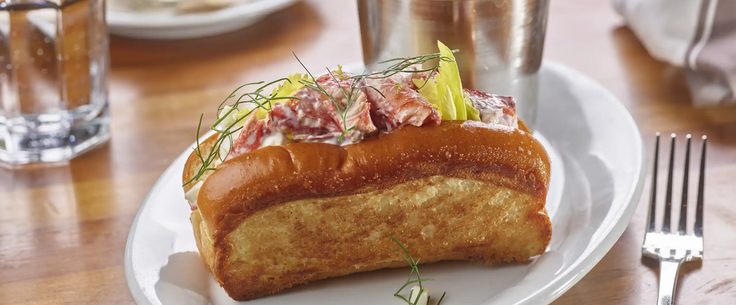 qm9-honey-salt-lobster-roll