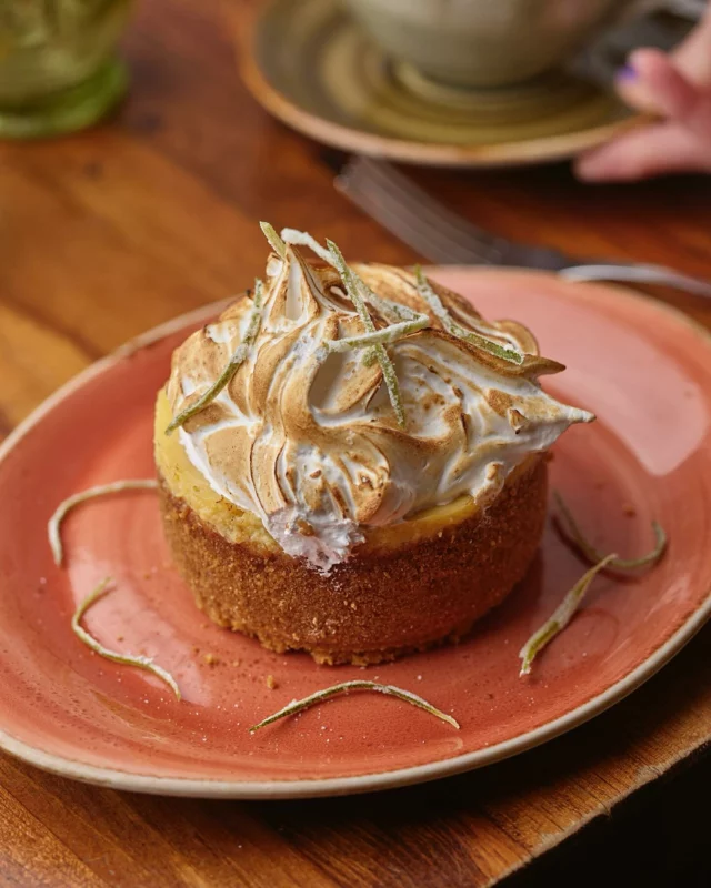 It’s that time of year again! Our famous Key Lime Pie is back on the menu!🤩 This returning favorite is made with delicious key lime custard, topped with a fluffy meringue that’s toasted to golden perfection! It’s sweet, tangy and worth every bite! Only at Honey Salt.💚🍋‍🟩
