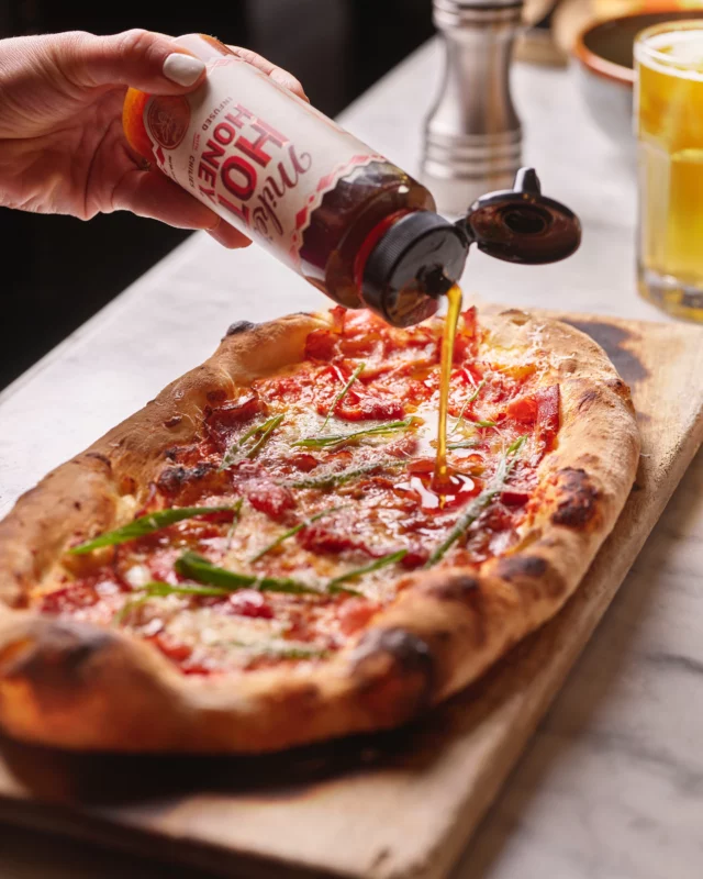 Sweet heat meets savory perfection. 🔥🍯  Say hello to our Capicola & Hot Honey Pizza, topped with fresh mozzarella, pecorino, garlic, scallions, and a drizzle of that irresistible hot honey. Bold, sweet, and absolutely unforgettable.  Even better? We’re serving up all-day happy hour in the lounge and on the patio through Monday. That’s right, pizza, cocktails, and sunshine are calling. ☀️  #honeysalt #honeysaltlv #honeysaltlasvegas #lasvegasdining #vegaseats #locallasvegas #vegasfood #vegasfoodscene #vegasthingstodo #chefstuff #mdw #lasvegaspizza #bestpizza