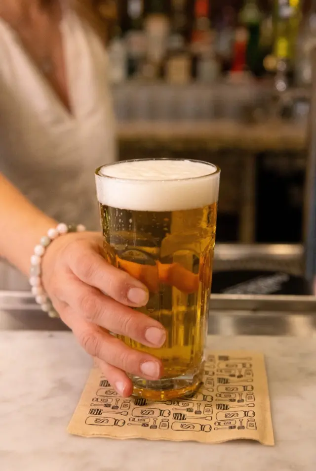 Cheers to International Beer Day! Join us for happy hour from 3-6pm to enjoy a crisp, cold local draft for $5 🍻  #honeysalt #honeysaltlv #honeysaltlasvegas #lasvegasdining #vegaseats #locallasvegas #vegasfood #vegasfoodscene #vegasthingstodo #vegashappyhour #internationalbeerday #beerday #brews #localbrews