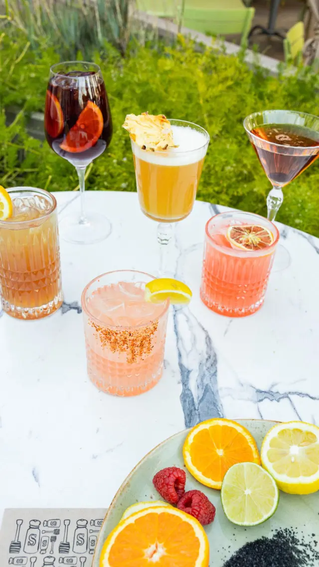 Sip into something seasonal. ☀️🍹  From fruity and flirty to bold and botanical, our summer drink lineup is here to keep things fresh. Whether you’re cooling down with our featured Calico Sunset, vibing with the Midnight Rambler, or going zero-proof with a Desert Dew, there’s a perfect pour for every palate.  Mocktails, cocktails, and everything in between, just the way summer and happy hour at your favorite local bar should taste. 💚  Come find your new favorite before the season slips away.  #honeysalt #honeysaltlv 
#honeysaltlasvegas #lasvegasdining
#vegaseats #locallasvegas #vegasfood #vegasfoodscene #vegasthingstodo #chefstuff #vegashappyhour #cocktailhours