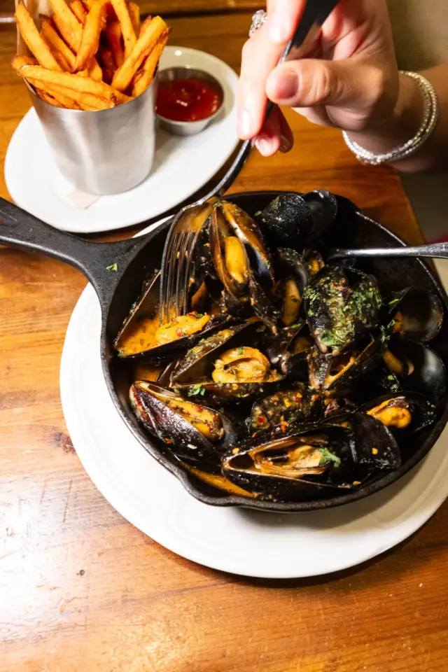 Tuesday evenings at your favorite neighborhood restaurant just hit peak comfort. 🐟  Dig into our Moules Frites with tender mussels and sweet potato fries, or go classic with our golden, lightly battered Fish & Chips.  Come for the flavor, stay for the vibes. 💚  Reservations recommended.  #weeklyspecials #summerspecials #honeysalt #honeysaltlv #honeysaltlasvegas #lasvegasdining #vegaseats #locallasvegas #vegasfood #vegasfoodscene #vegasthingstodo #chefstuff #farmtable #farmtottable
